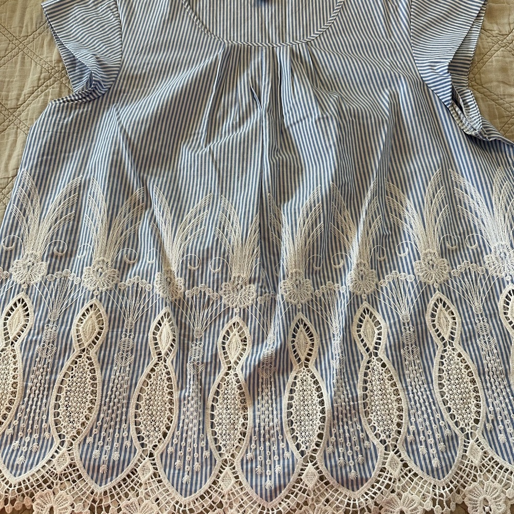 Liz Claiborne Blue and Cream Embellished Cap Sleeve Blouse